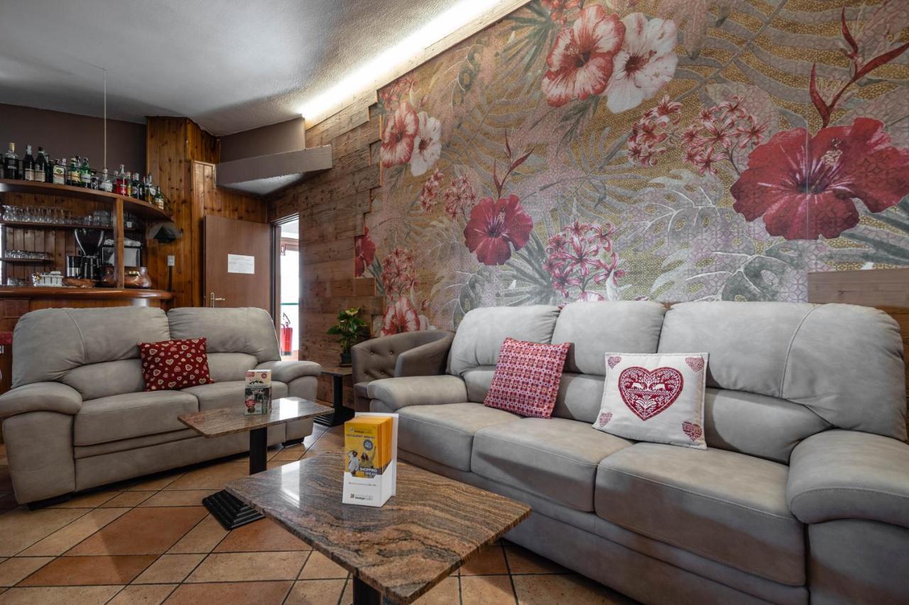 Hotel & Ristorante Serenella بيريوِل تْشيرفينيا المظهر الخارجي الصورة