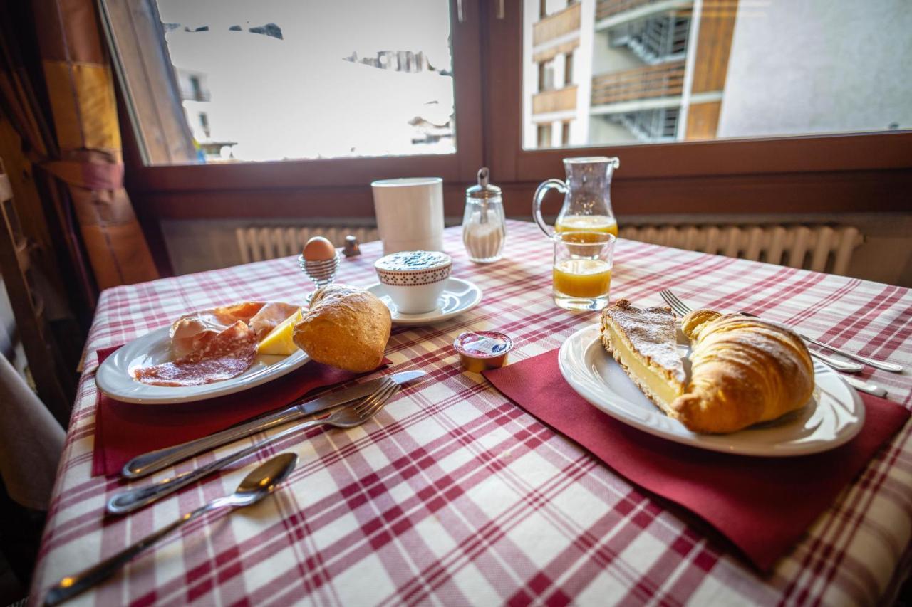 Hotel & Ristorante Serenella بيريوِل تْشيرفينيا المظهر الخارجي الصورة