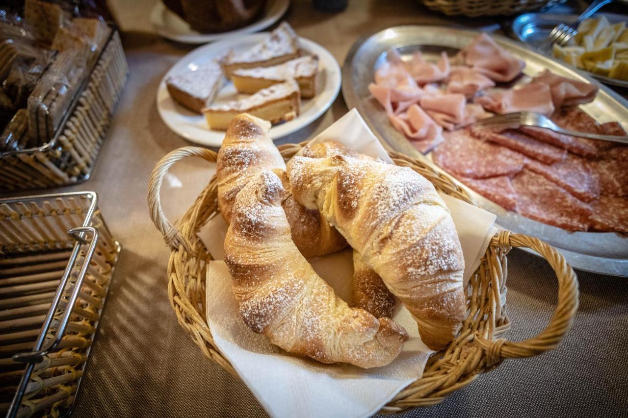 Hotel & Ristorante Serenella بيريوِل تْشيرفينيا المظهر الخارجي الصورة