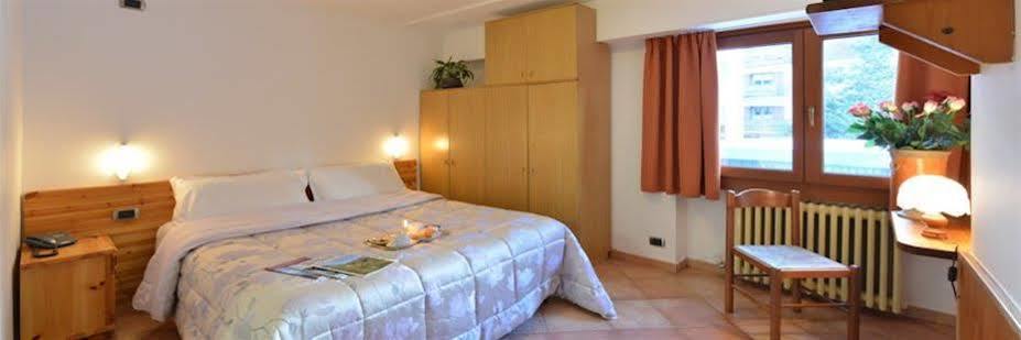 Hotel & Ristorante Serenella بيريوِل تْشيرفينيا المظهر الخارجي الصورة