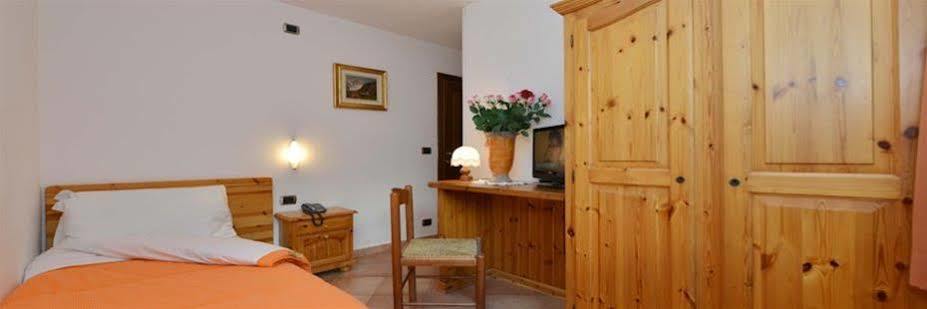 Hotel & Ristorante Serenella بيريوِل تْشيرفينيا المظهر الخارجي الصورة