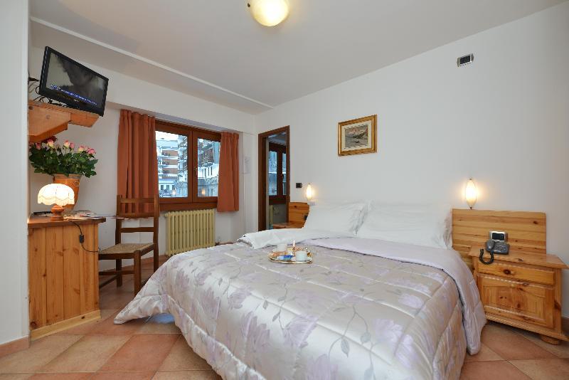 Hotel & Ristorante Serenella بيريوِل تْشيرفينيا المظهر الخارجي الصورة