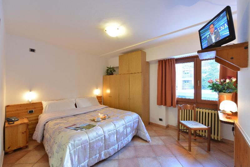 Hotel & Ristorante Serenella بيريوِل تْشيرفينيا المظهر الخارجي الصورة